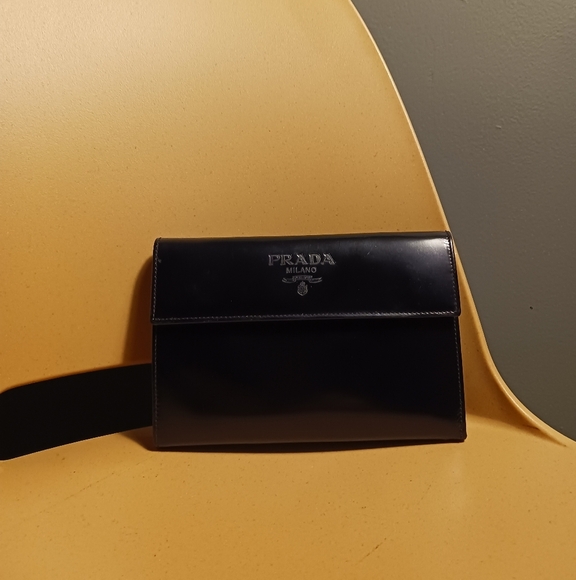Prada Black patent leather wallet, checkbook - Picture 4 of 16